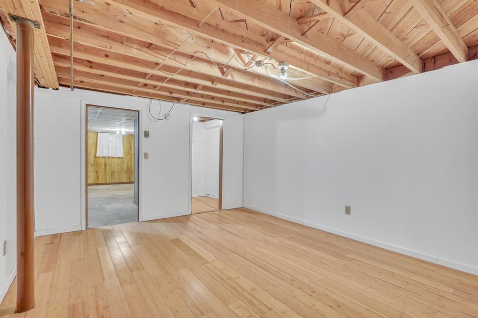 650 Betty Drive, photo 33 of 40