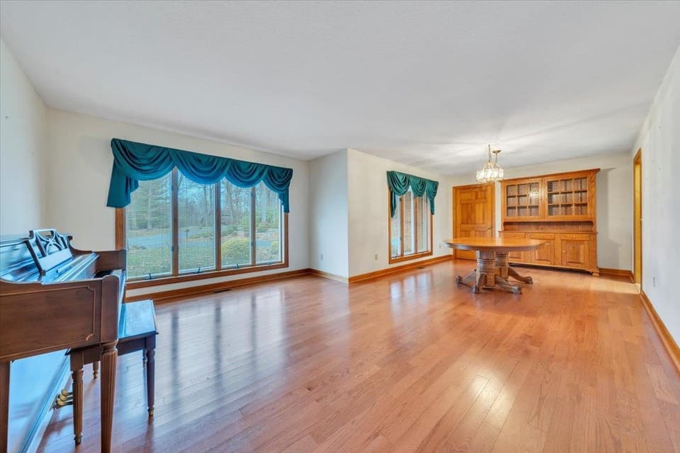 290 Patricia Lane SE, photo 6 of 40
