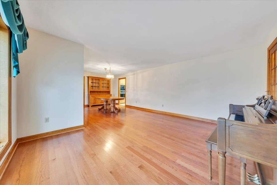 290 Patricia Lane SE, photo 9 of 40