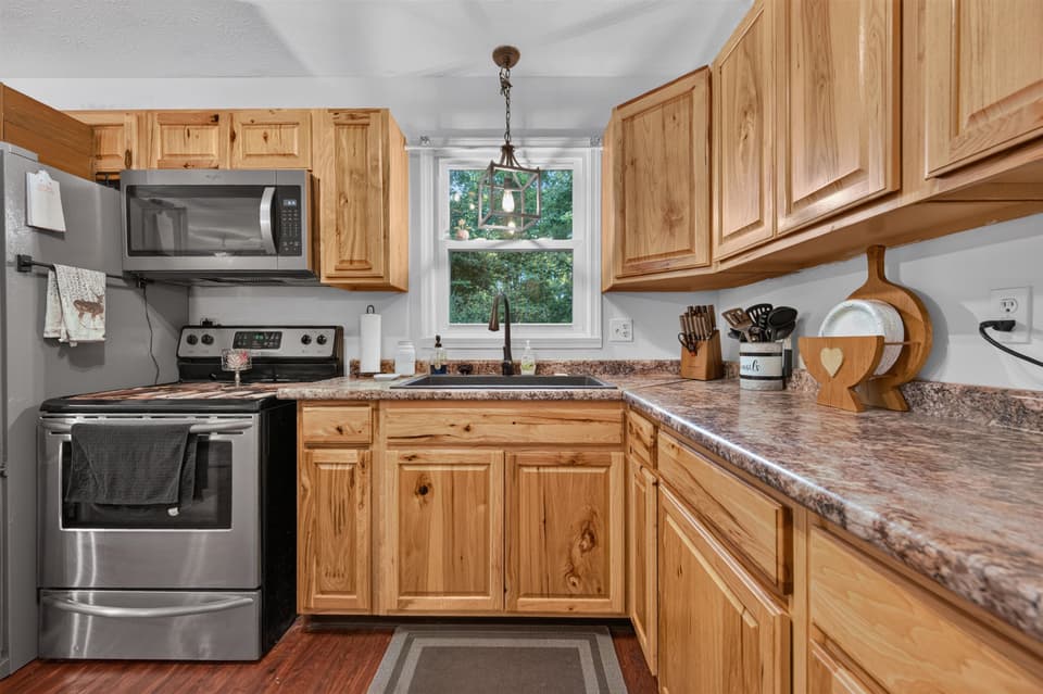 189 Pine Hollow Road, photo 13 of 40