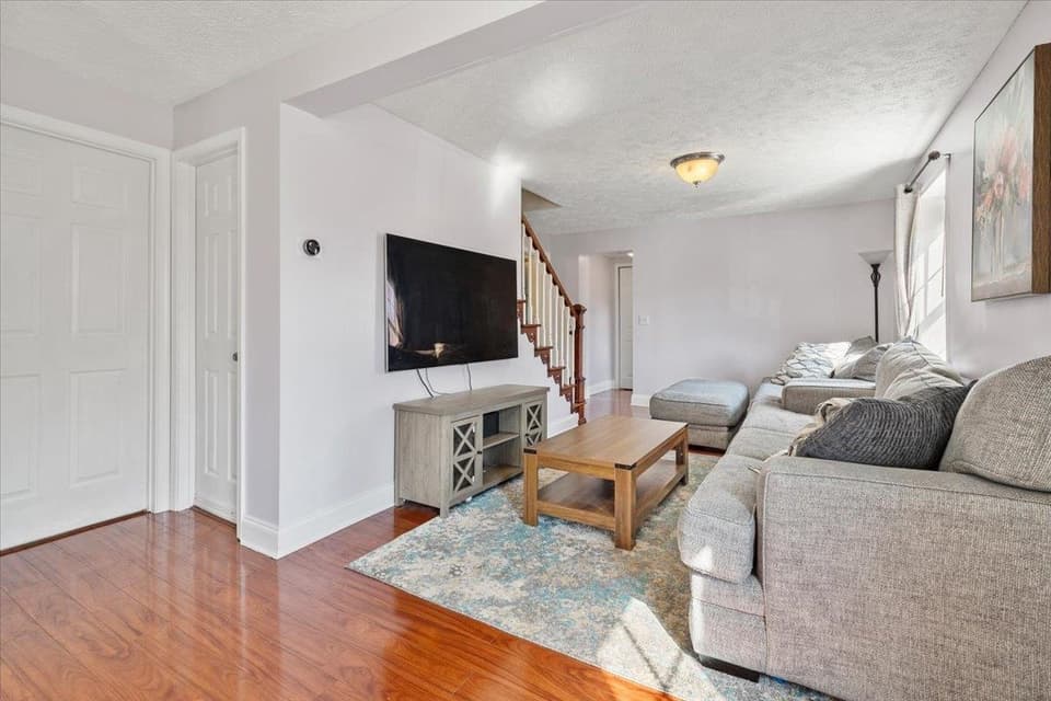 619 E Main Street, photo 10 of 40