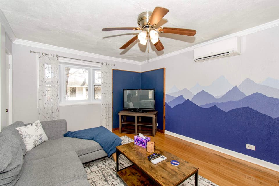 410 Miller Street SE, photo 8 of 40