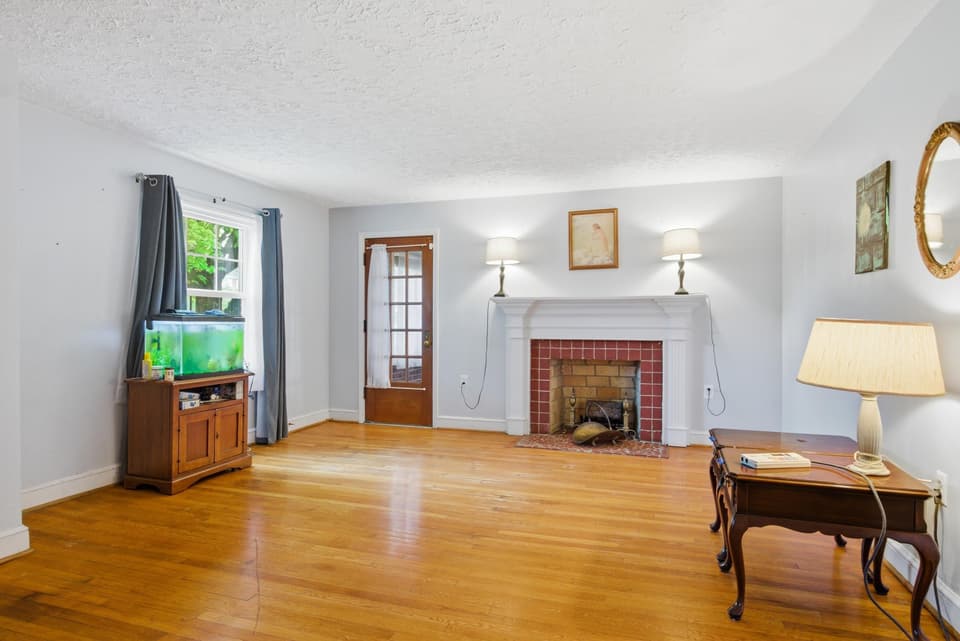 705 W Main Street, photo 5 of 40