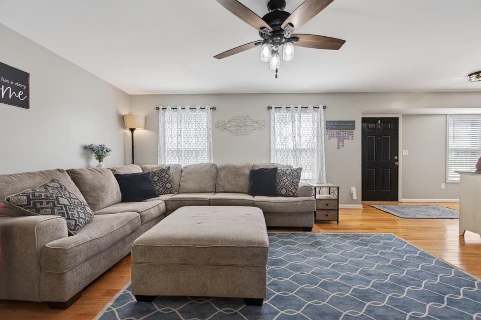 1555 Diana Drive, photo 8 of 40