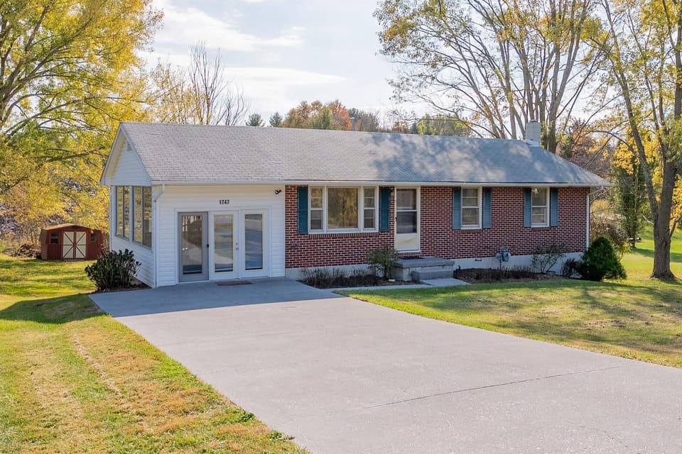 1747 Mud Pike Road, photo 3 of 40