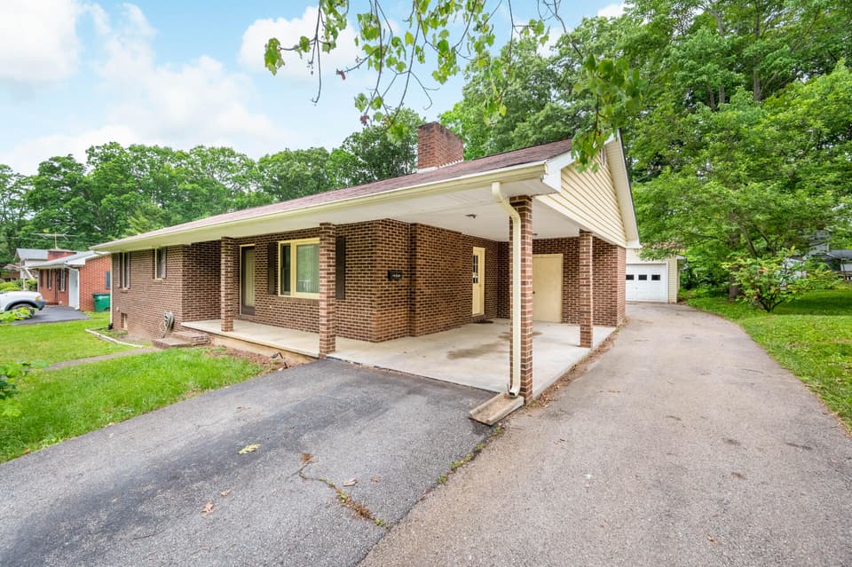 420 Overhill Rd SE, photo 4 of 34
