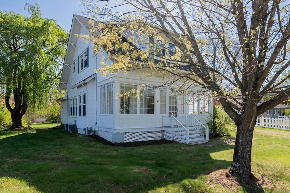 108 Miller Street SE, photo 2 of 40