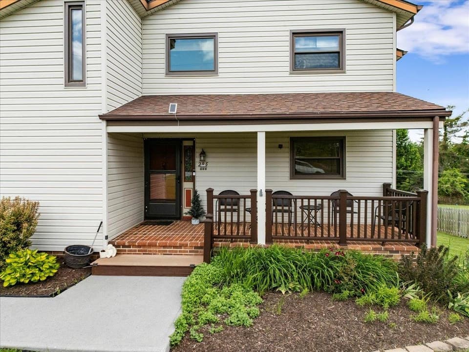 285 Briarwood Drive SW, photo 6 of 40