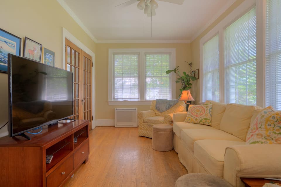 110 E Main Street, photo 16 of 37