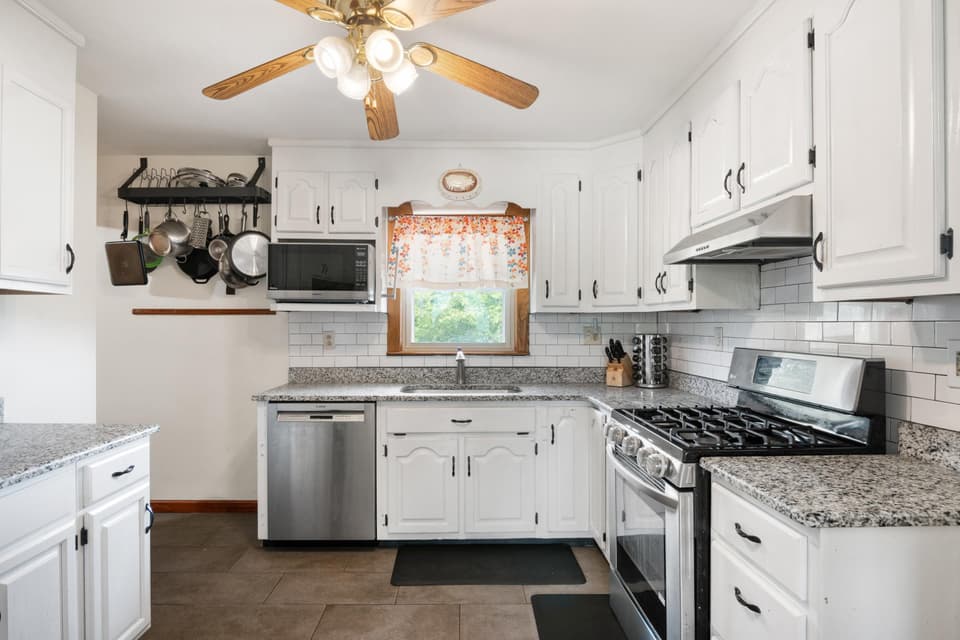 105 Wades Lane, photo 6 of 40