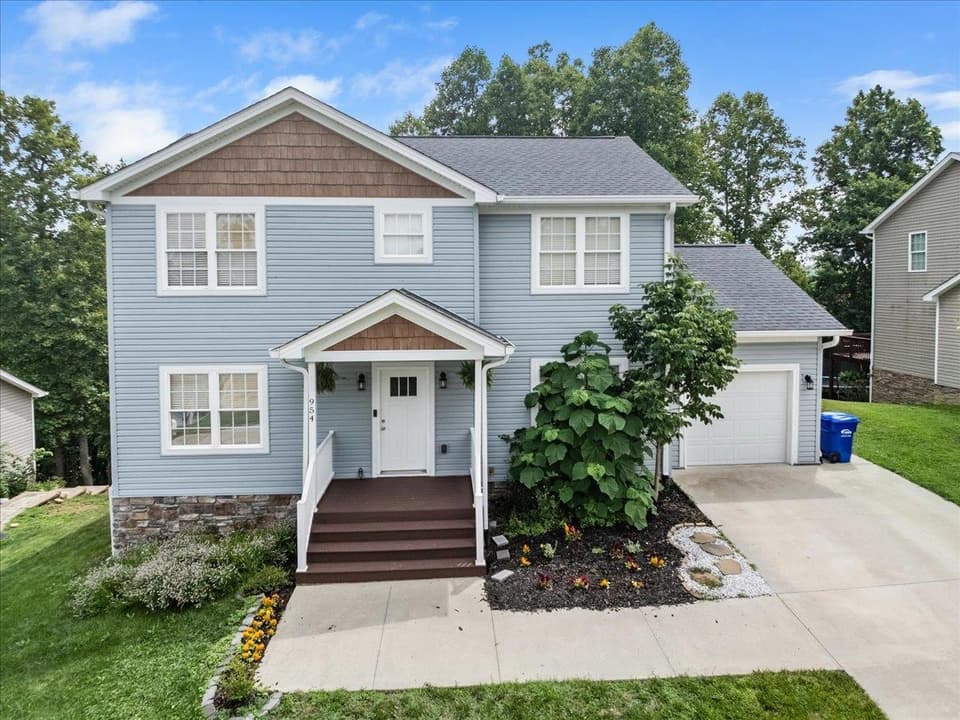 954 Brooklyn Avenue, photo 6 of 40