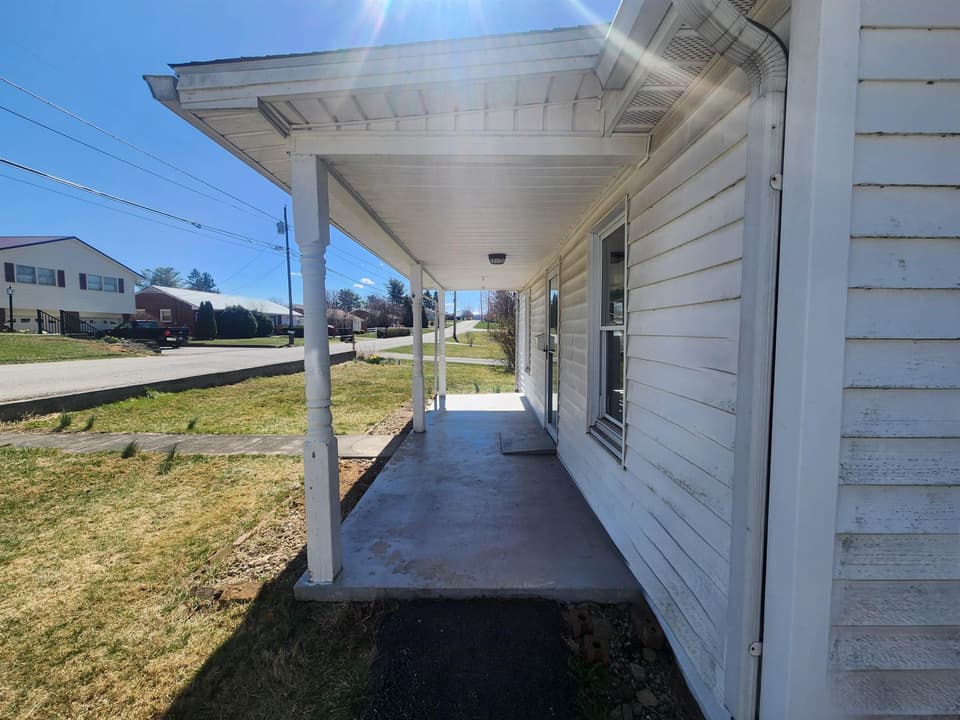 365 Clearview Drive, photo 2 of 40
