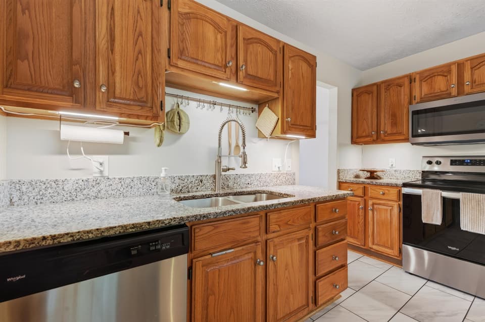 230 Silver Leaf Drive, photo 9 of 40