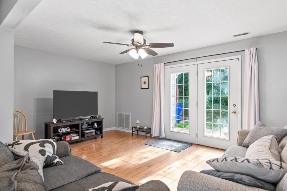 1637 York Drive, photo 12 of 24