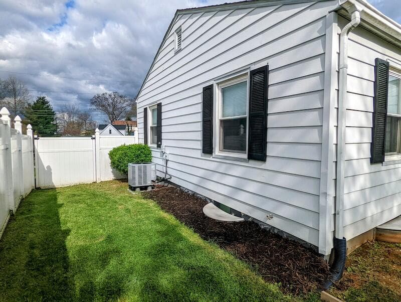 403 Lester Street, photo 13 of 38