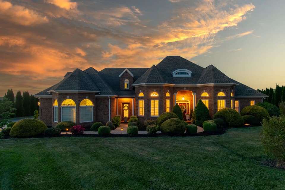 2221 Peakland Way, photo 9 of 40