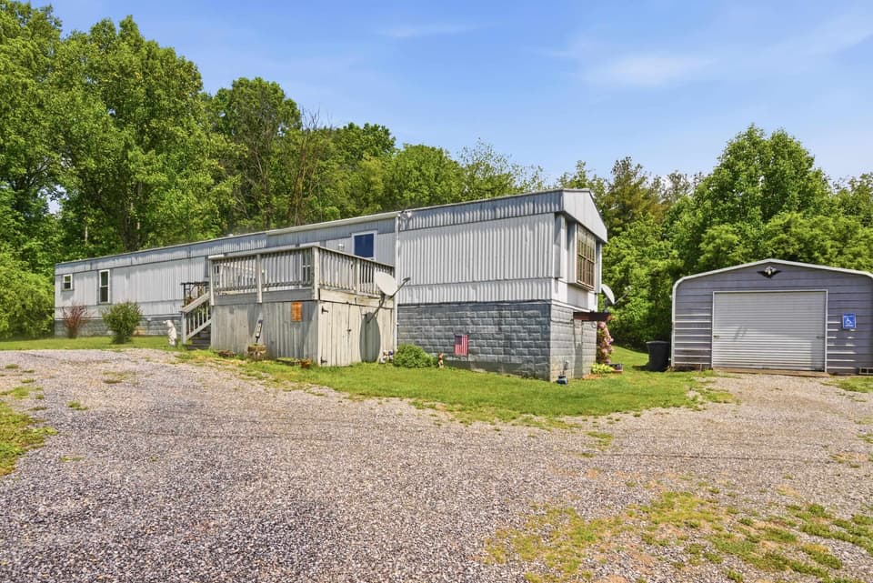 1516 Gunston Road, photo 3 of 40