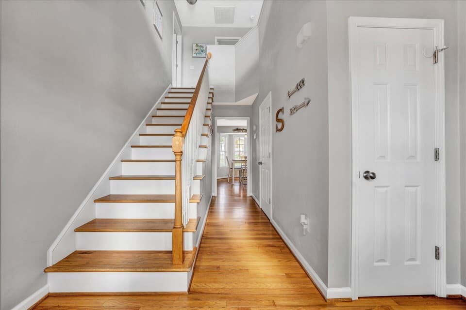 735 George Edward Via, photo 5 of 38