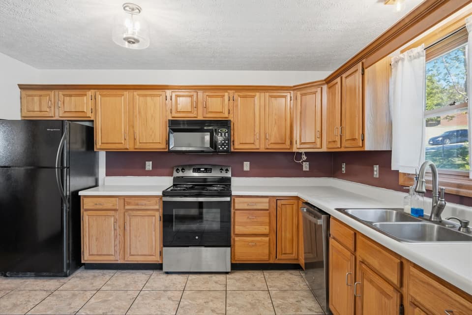 680 Liberty Via, photo 12 of 40