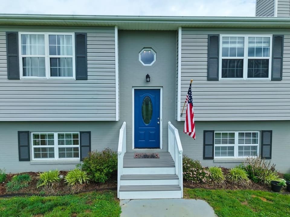 1460 West View Drive, photo 4 of 28