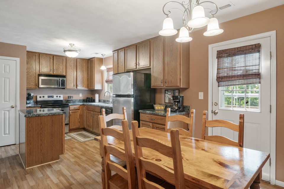 155 Charleston Lane, photo 11 of 38