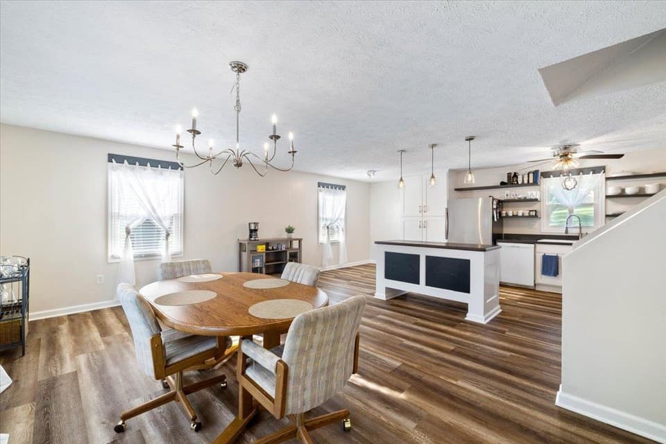 870 Cambria Street NW, photo 3 of 40