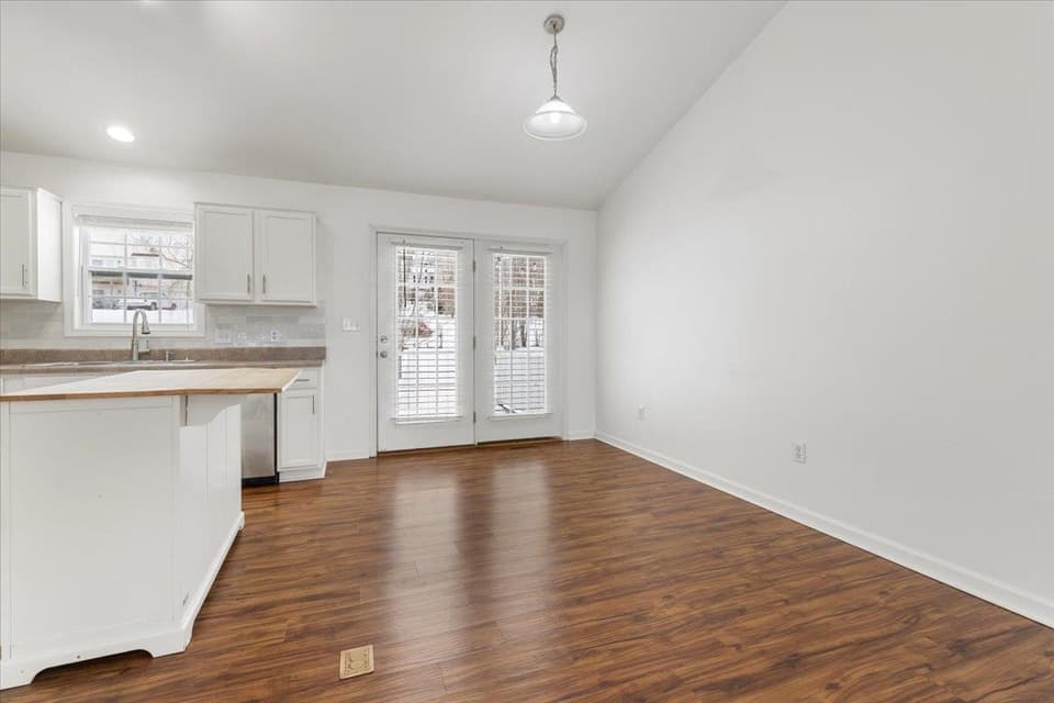 110 Sage Lane, photo 11 of 40