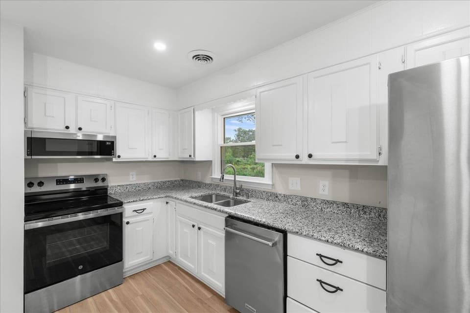 1370 Roanoke Street, photo 13 of 40