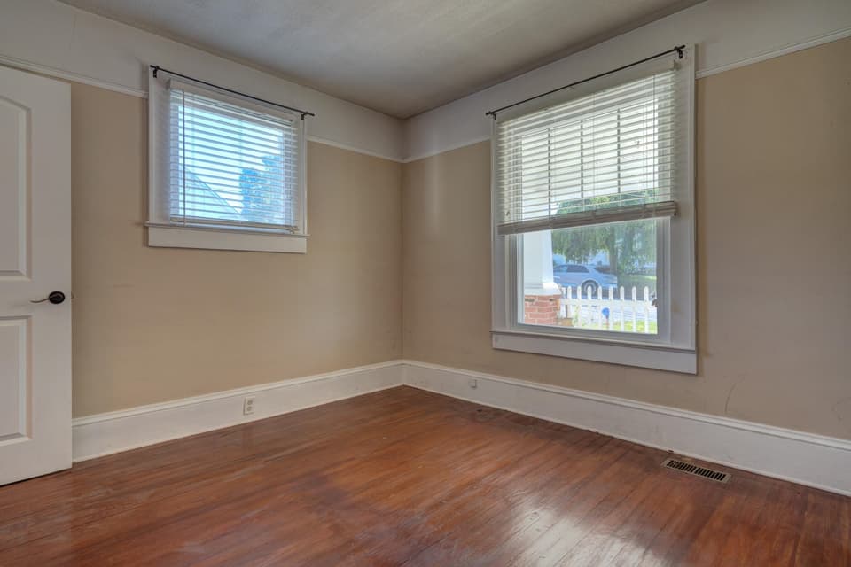 110 Lester Street, photo 27 of 40