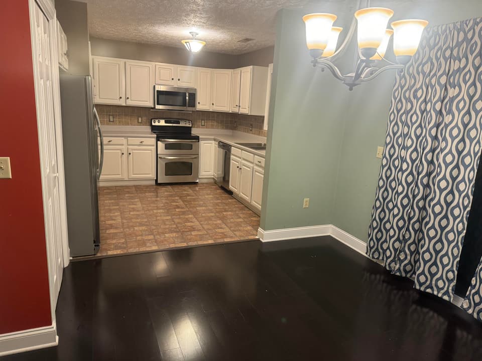 425 Silver Leaf Drive, photo 2 of 29