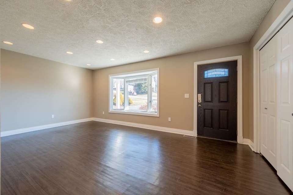640 Lyle Lane, photo 10 of 40