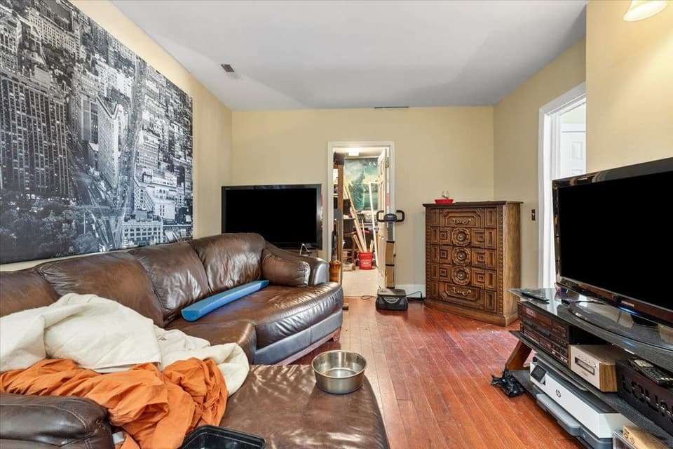205 Tall Oak Boulevard, photo 5 of 40