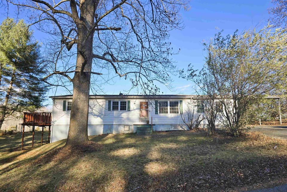 208 Easy Street, photo 3 of 39