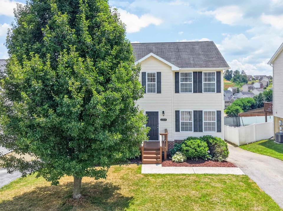 230 Chelsea Loop, photo 4 of 40