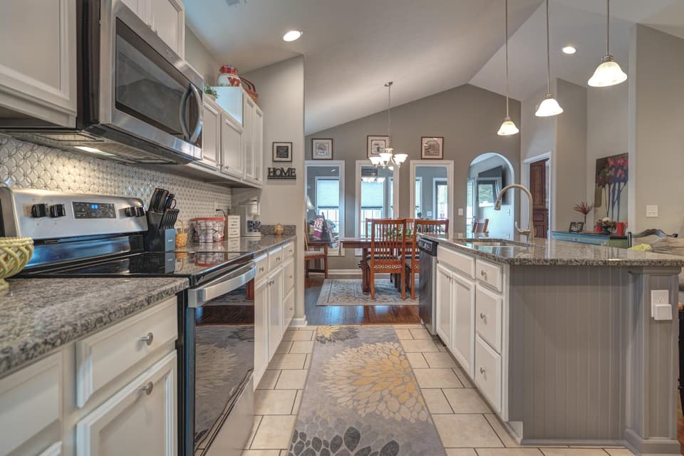 2160 Glade Drive SE, photo 22 of 40