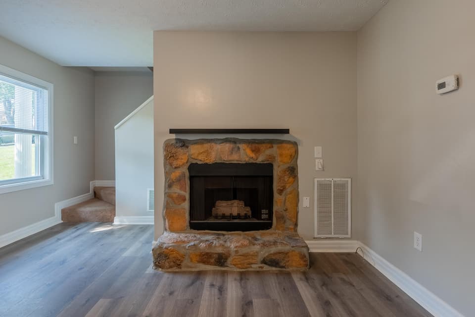 375 Warren Street, photo 5 of 40