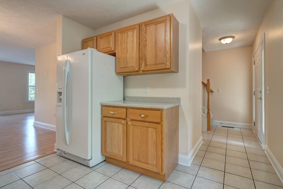815 Oaktree Boulevard, photo 16 of 30