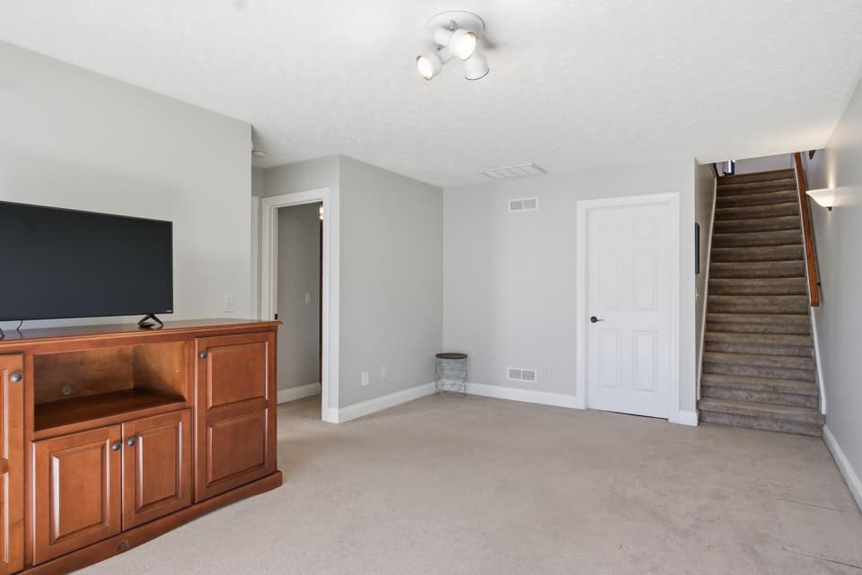 310 Pin Oak Drive, photo 23 of 40