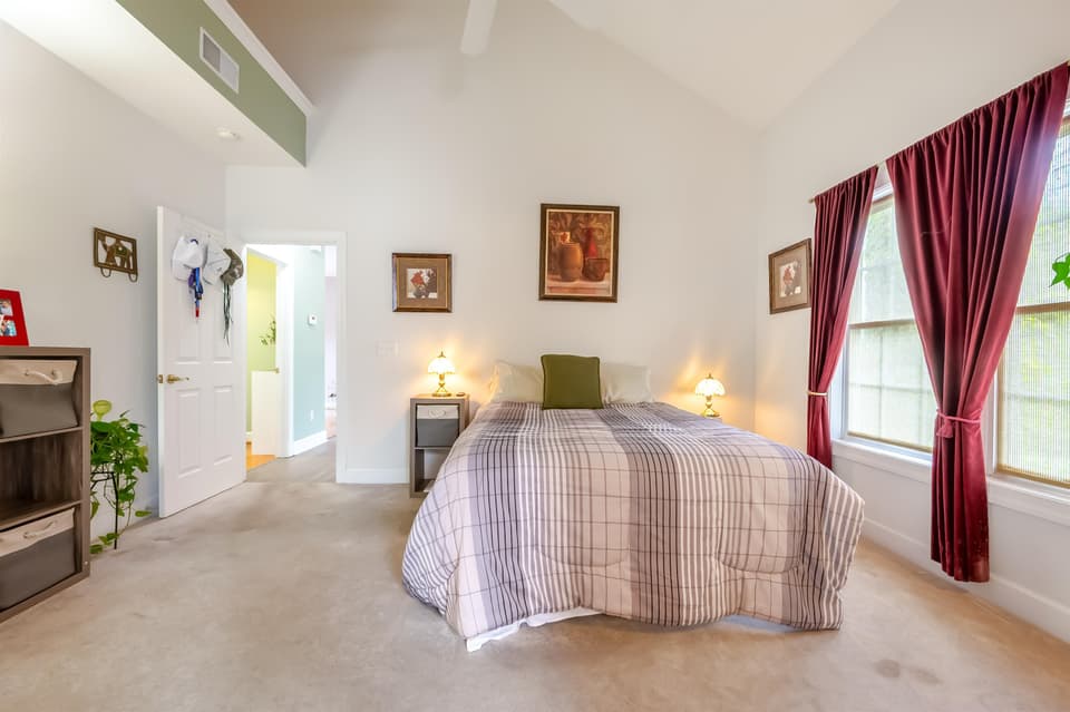 300 Meadow Drive, photo 28 of 40