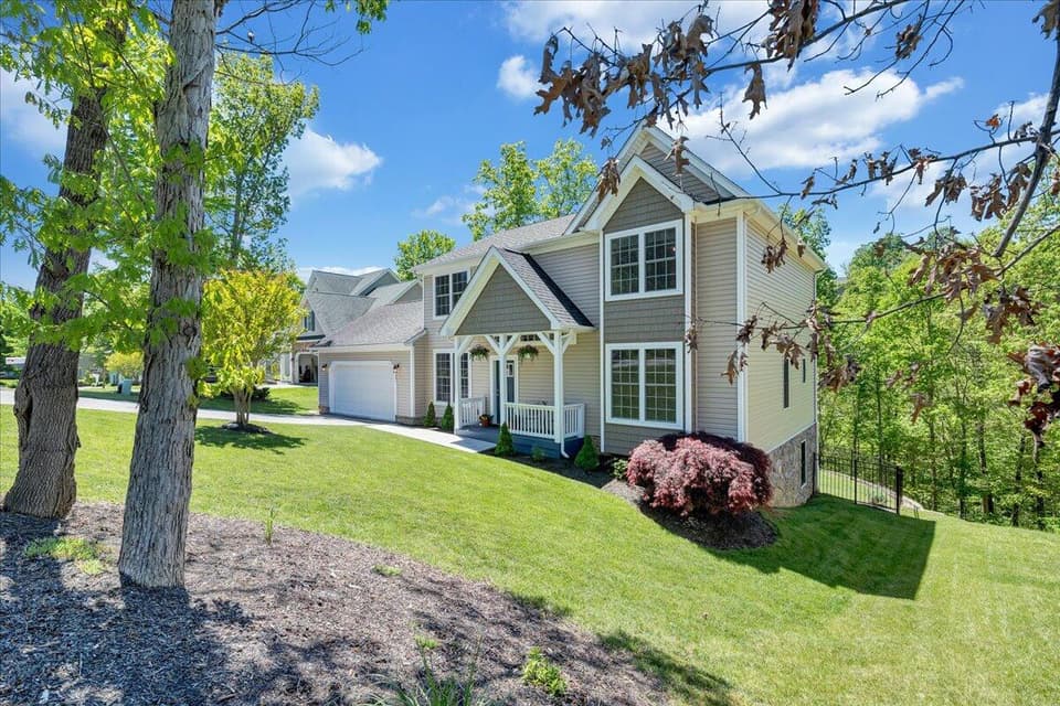 1041 Green Ridge Rd, photo 6 of 40