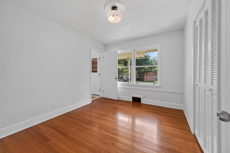 107 Roseland Drive, photo 27 of 40