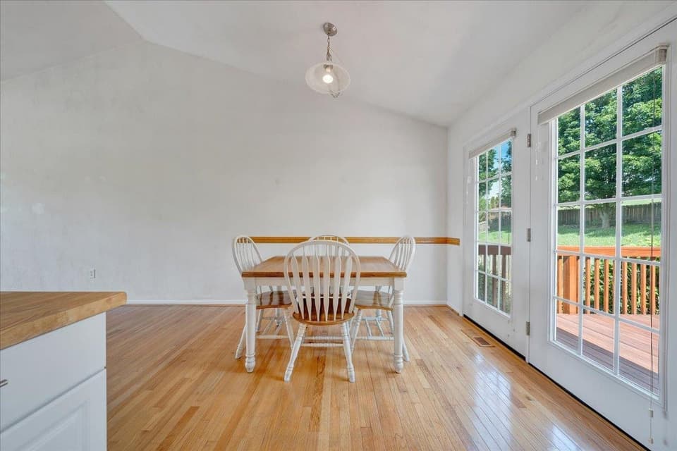 100 Wistaria Drive, photo 11 of 36
