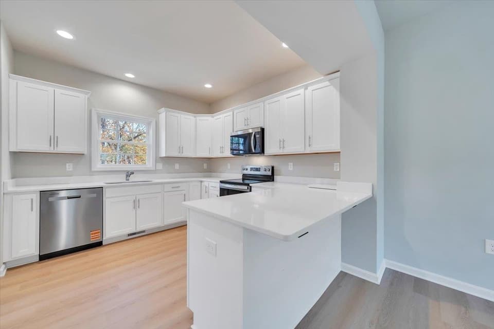 1555 Kensington Way, photo 9 of 38