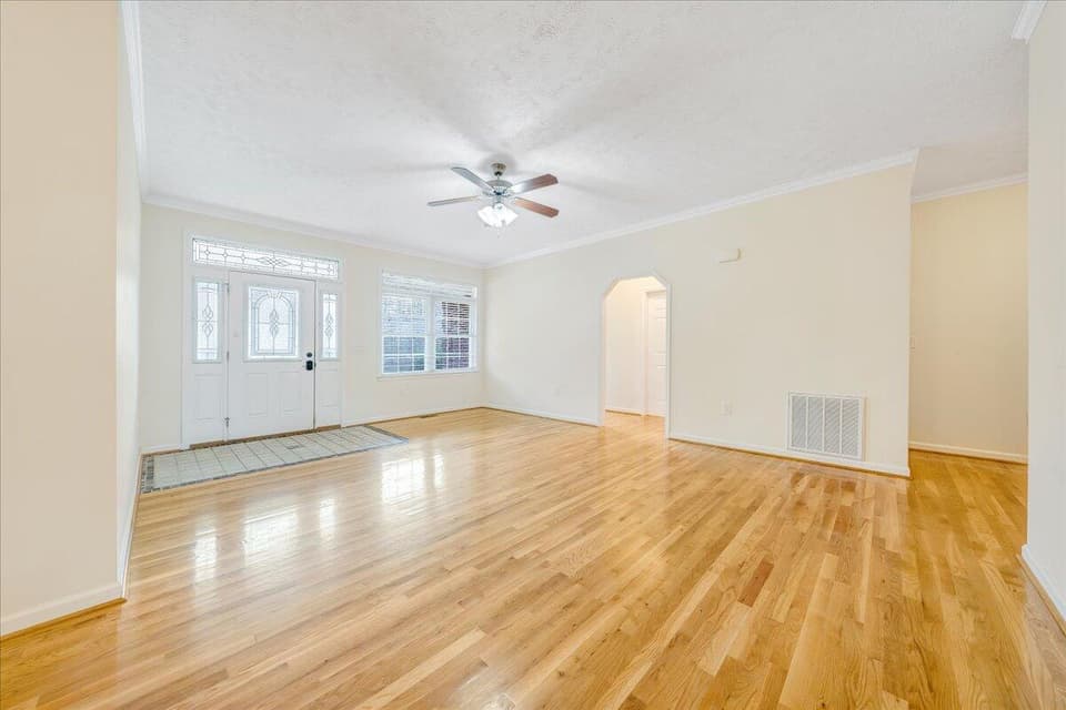 481 Houchins Rd, photo 7 of 35