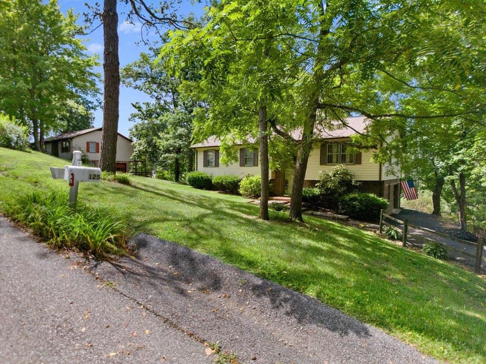 125 Edgewood Drive, photo 33 of 35
