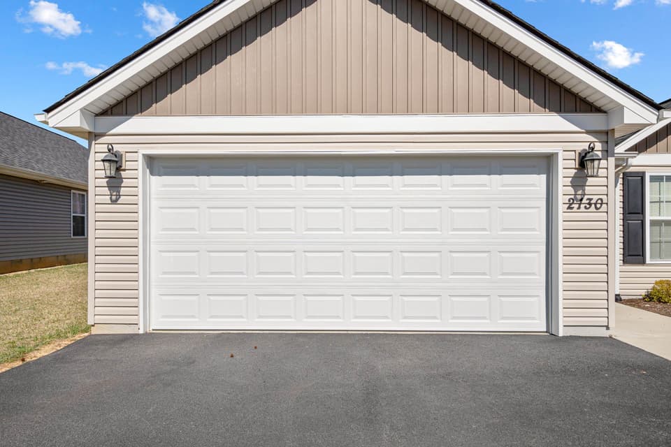 2130 Glade Drive SE, photo 4 of 38