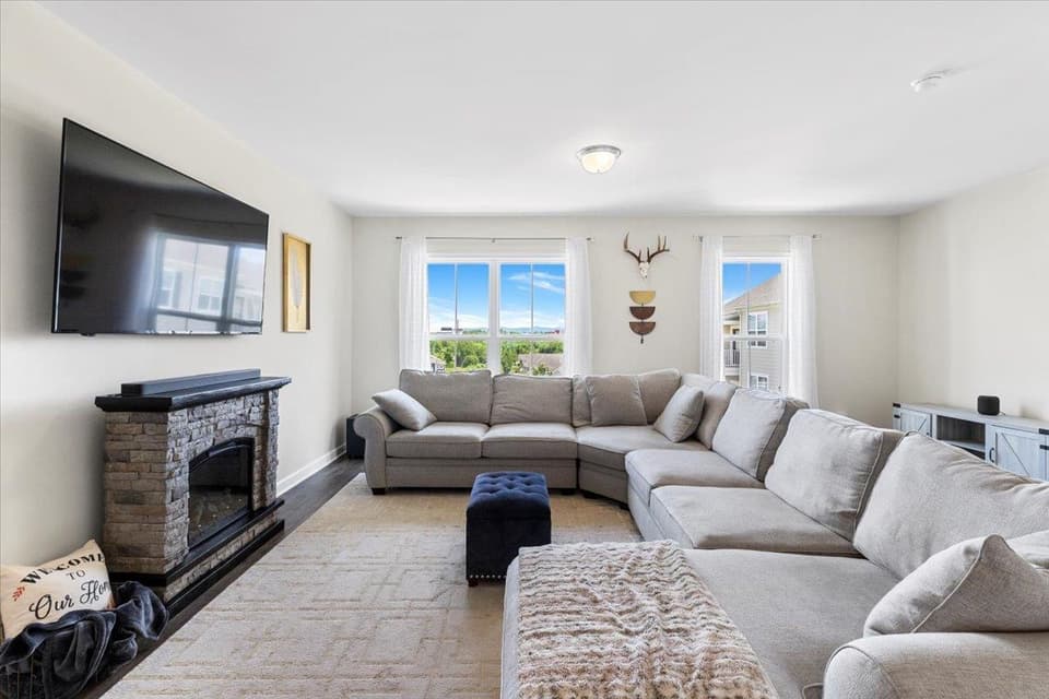 465 John Adams Drive, photo 23 of 40