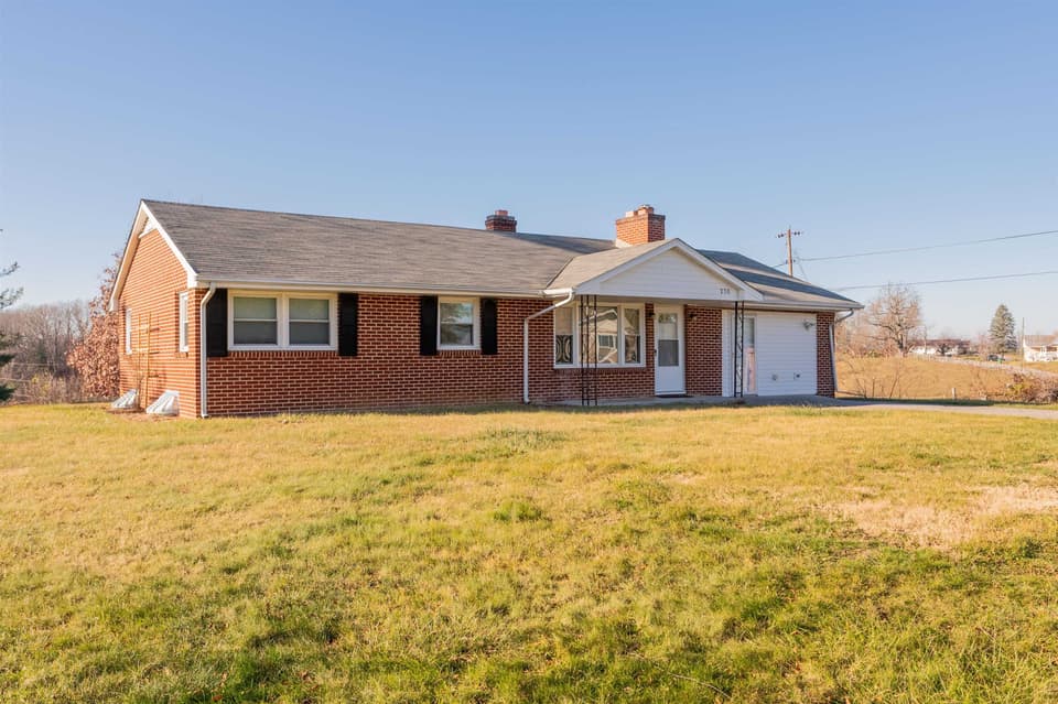 270 Dunlap Drive, photo 2 of 40