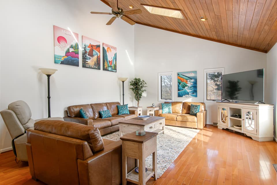 285 Emerald Boulevard, photo 5 of 40
