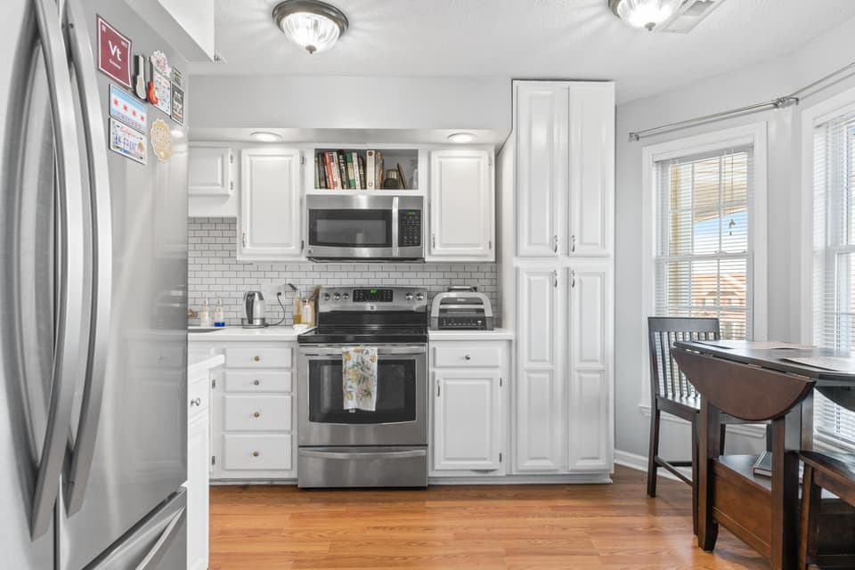 1637 York Drive, photo 6 of 24